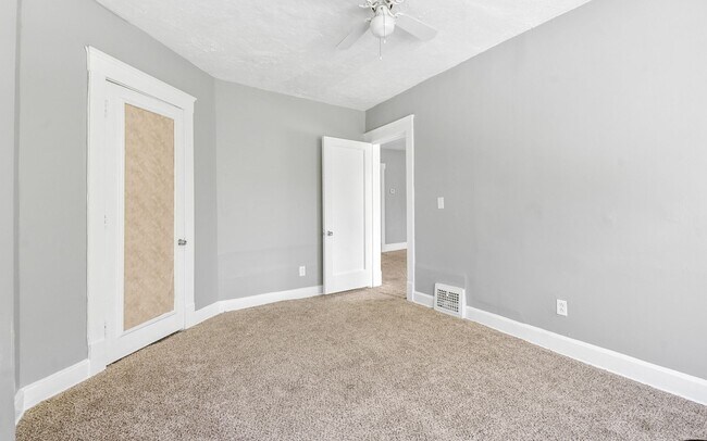 Foto del edificio - 1261 E 99th St