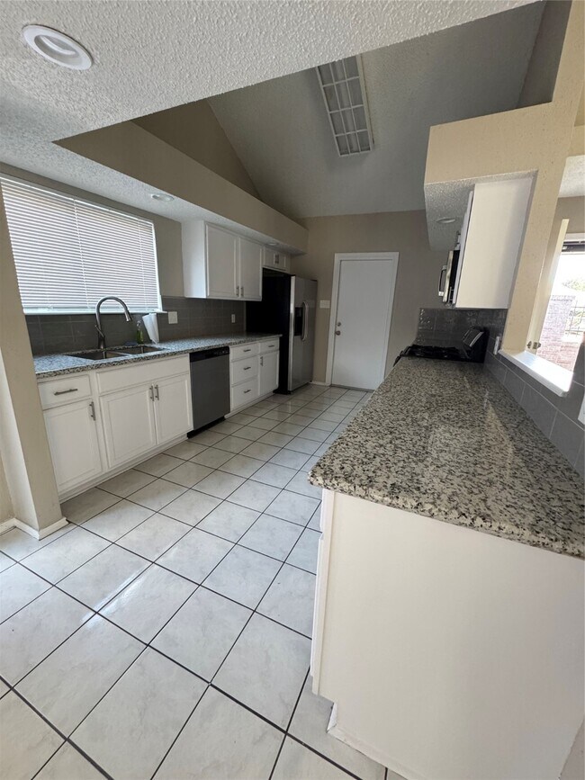 Foto del edificio - 2610 Lazy Spring Ct