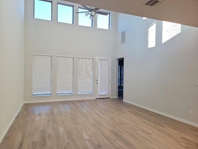 Building Photo - 528 Gerona Ct