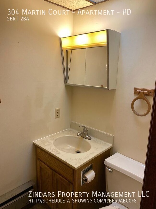 Foto del edificio - Updated bilevel 2 bedroom 1.5 bath townhou...