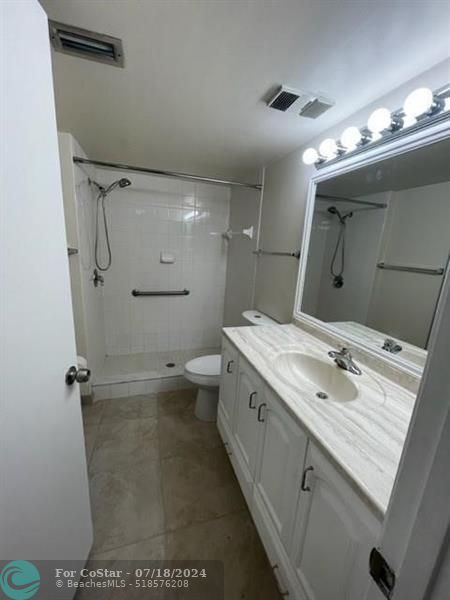 Foto del edificio - 3636 N University Dr