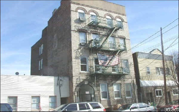 Building Photo - 138 19th St