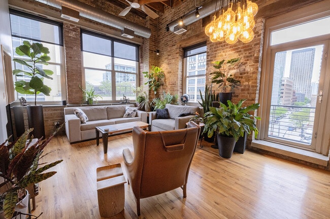 Photo - 417 S Jefferson St Apartment