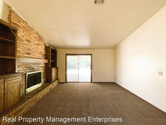 Building Photo - 3 br, 2 bath House - 3221 SE 57th St