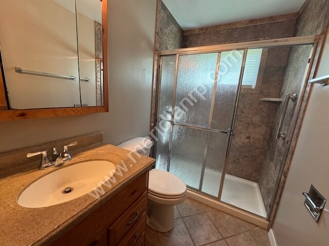 Building Photo - 2219 Drake Dr