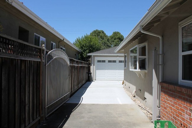 Building Photo - Adorable Willow Glen Three Bedroom Home