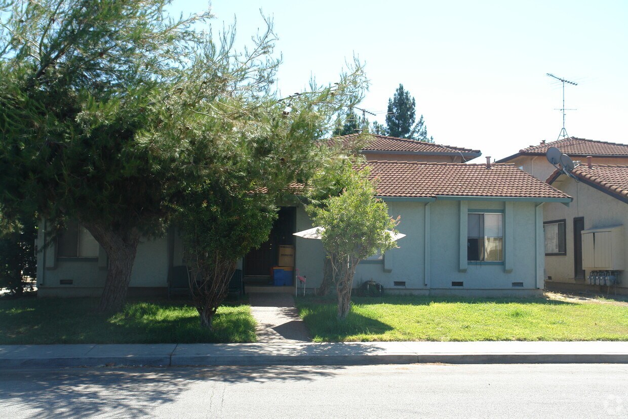 Building Photo - 1524 Moorpark Ave