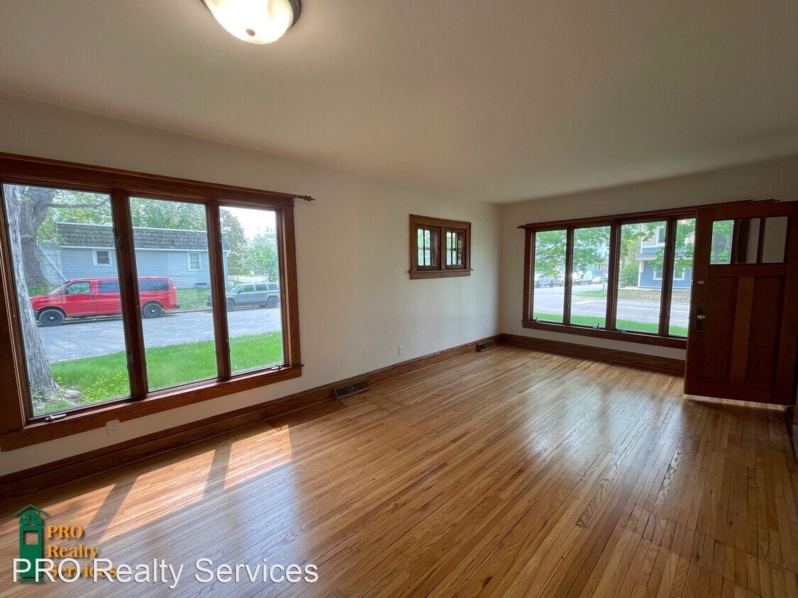 1804 Eustis St, Lauderdale, MN 55113 House Rental in Lauderdale, MN