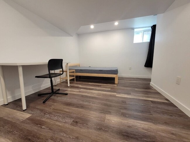 Building Photo - Room 8 - 62 Ontario St Thunder Bay ON P7B 3G2