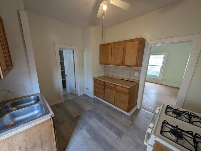 Foto del edificio - 329 N 2nd St