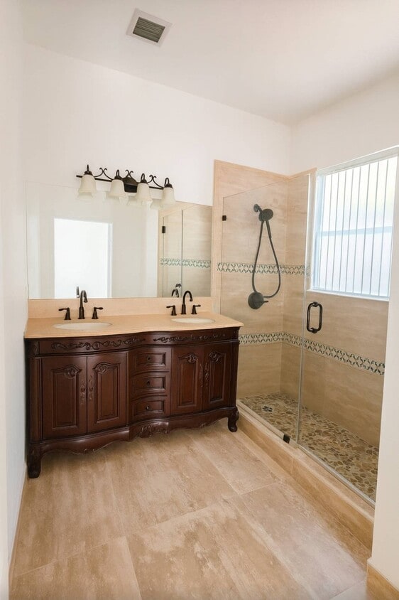 Building Photo - 3716 NE 22nd Pl