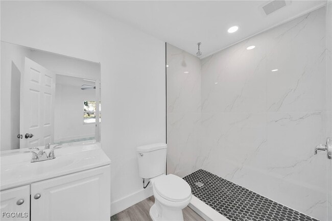 Foto del edificio - 128 Eucalyptus Ct