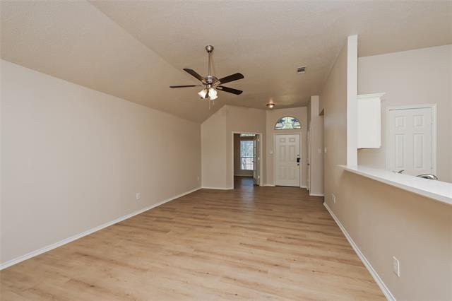 Building Photo - 328 Willow Creek Dr