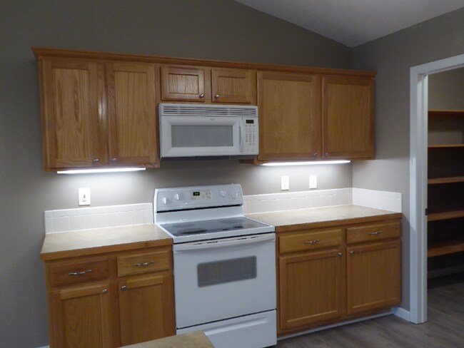 Building Photo - 3013 Cottonwood Hill Dr