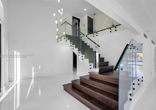 Foto del edificio - 406 Holiday Dr