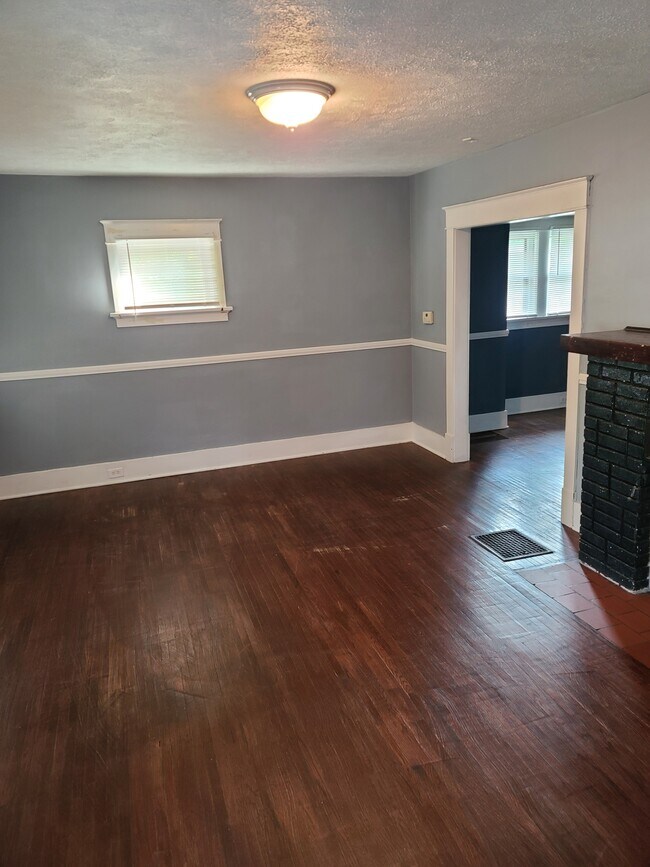Foto del edificio - 1745 Pilgrim Rd