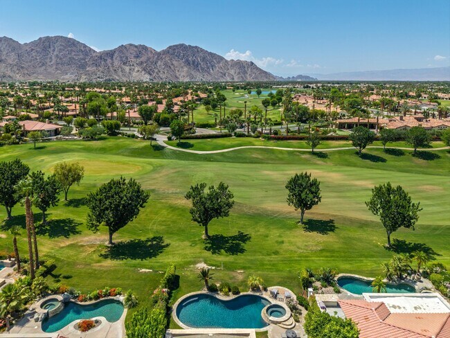 Foto del edificio - 57461 Spanish Hills Ln