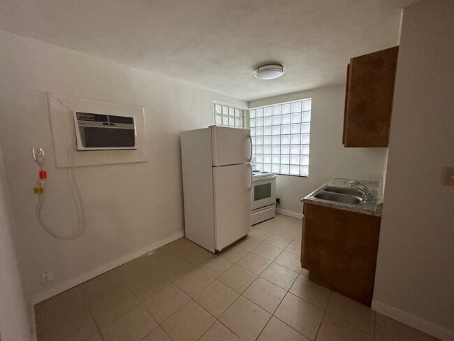 Foto del edificio - 1824 Hendricks Ave