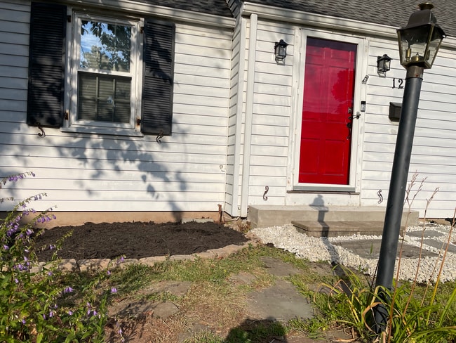 Building Photo - Cozy 2BD 1BR