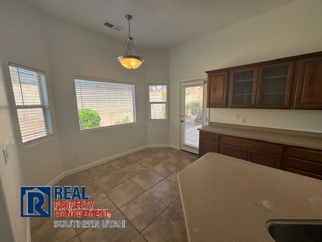 Building Photo - 4 Bedroom near Costco