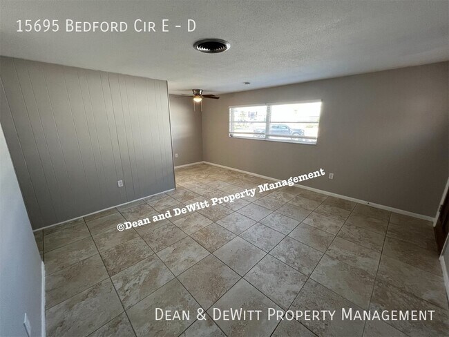 Foto del edificio - 15695 Bedford Cir E