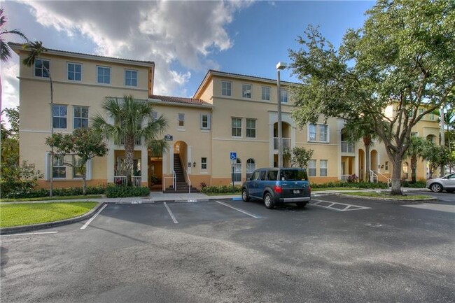 Building Photo - 150 Jacaranda Country Club Dr
