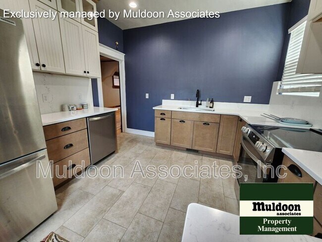 Building Photo - 1219 E Evans Ave