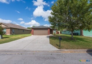 Building Photo - 132 Talon Dr
