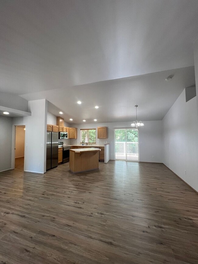 Building Photo - Remodeled 3-Bedroom 2-Bathroom Rambler
