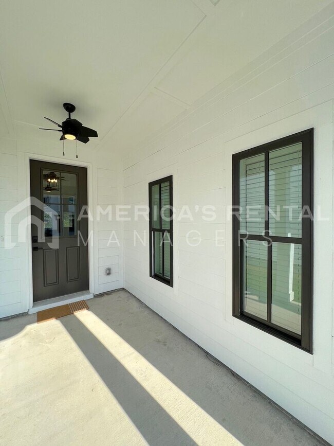 Foto del edificio - Fully Furnished New Construction Home for ...