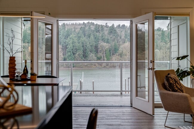 French doors b/w inside and balcony allow for outside living space - 525 SE Marion St