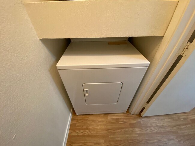 Building Photo - Great 1 Bedroom Condo in Gated Community