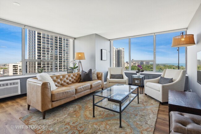 Foto del edificio - 70 W Burton Pl