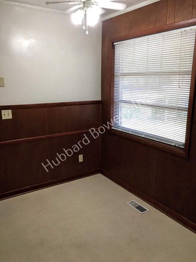 Building Photo - 1114 Brennen Rd