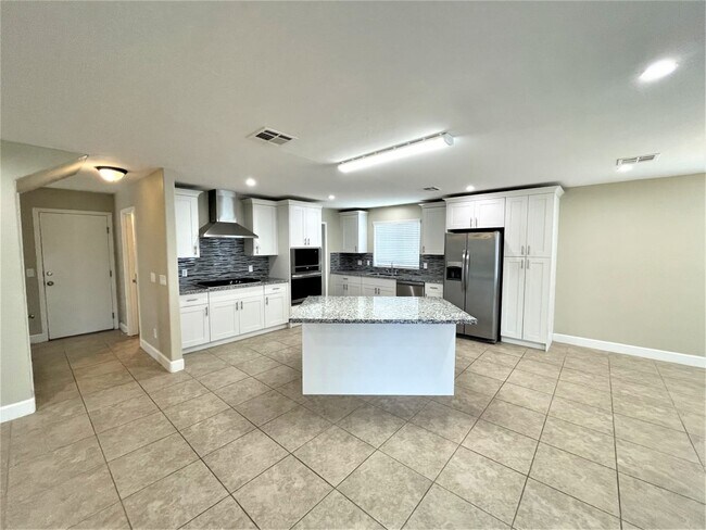 Building Photo - 1395 S Owl Dr