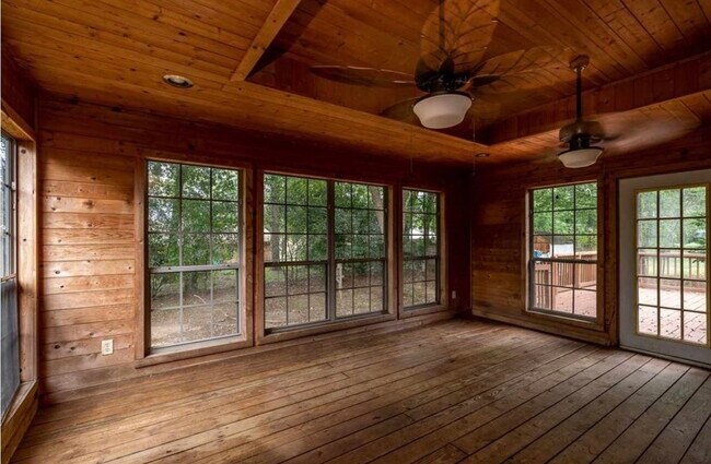 Foto del edificio - 115 Fairview Dr