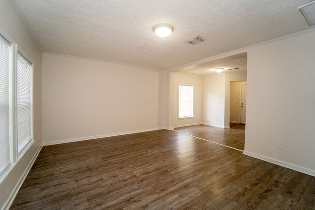 Building Photo - 37 Evergreen Ave