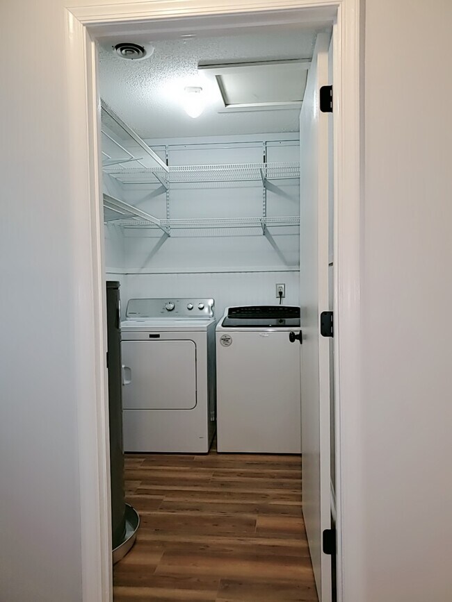 Cuarto de lavandería - 2708 S 17th St