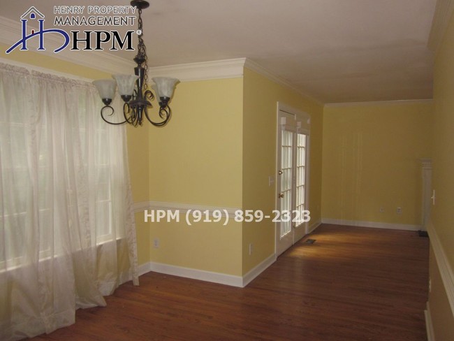 Building Photo - 102 Cary Pines Dr