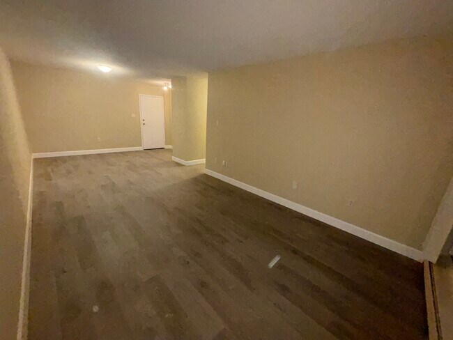 Building Photo - 225-225 Old Carriage Dr