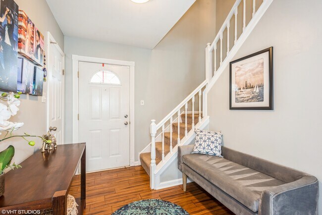 Foto del edificio - 902 Roxbury Ln