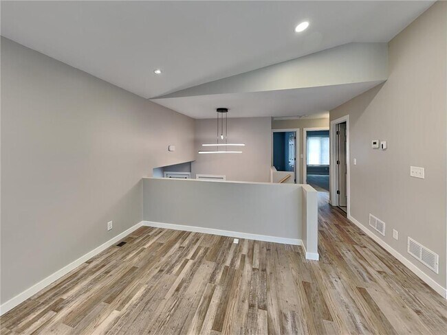 Building Photo - 14150 Rolling Oaks Cir NE