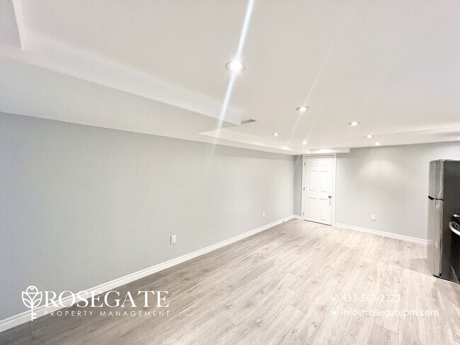 Photo du bâtiment - Bright 2-Bedroom Basement Apartment with 2 Parking Spaces in Kitchener