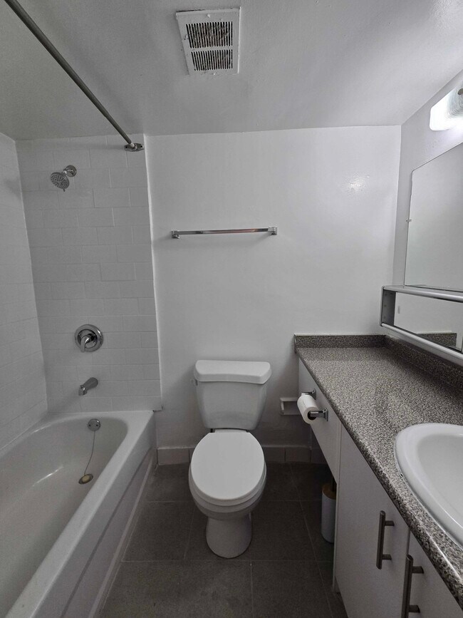 Photo du bâtiment - Heath Residences