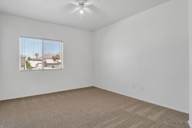Foto del edificio - 5650 E Sahara Ave