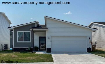 Building Photo - 1404 NE Polk Dr