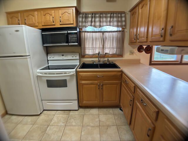 Building Photo - Large duplex unit in Bartonville