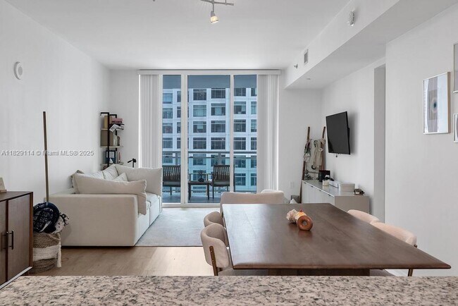 Building Photo - 951 Brickell Ave