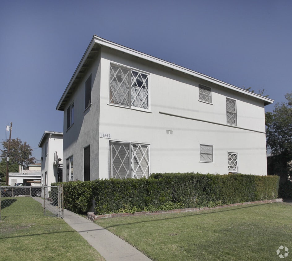 Building Photo - 11647 Hamlin St