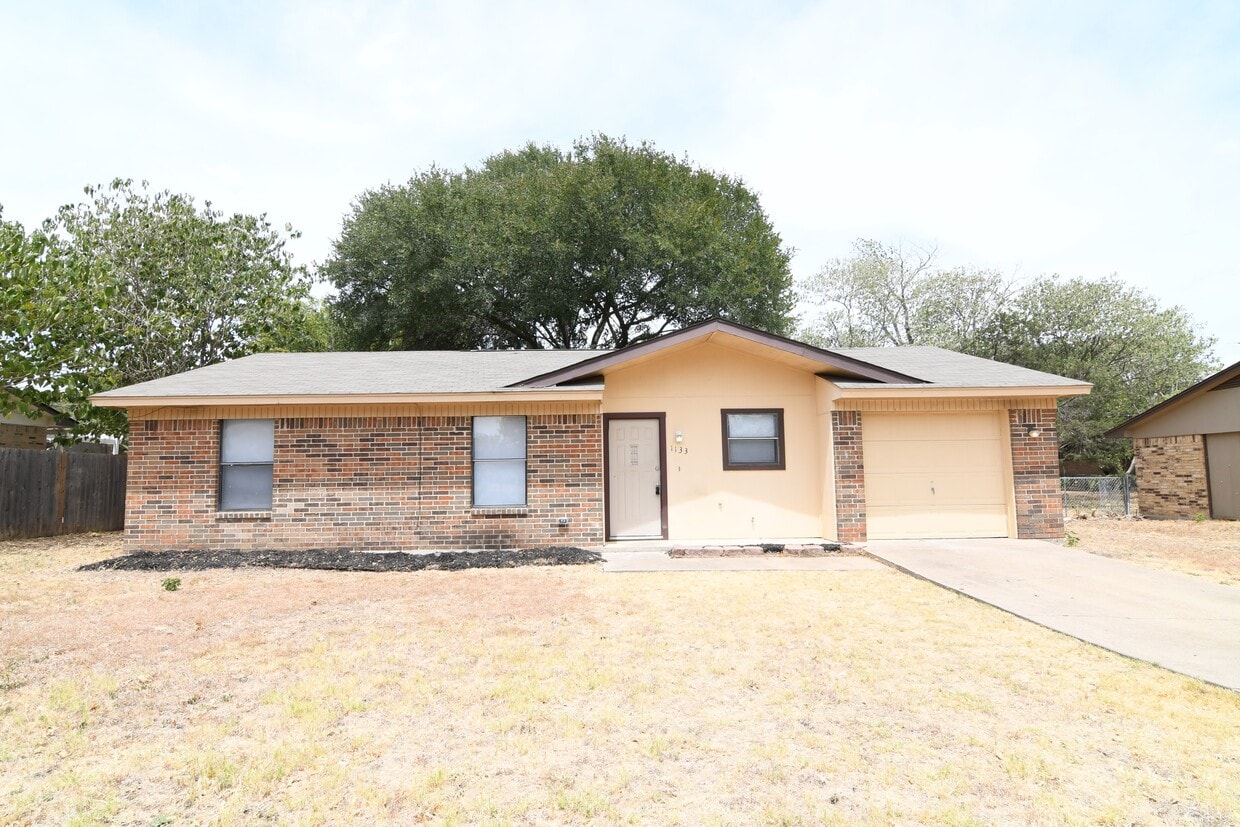 Primary Photo - 1133 Lindsey Cir